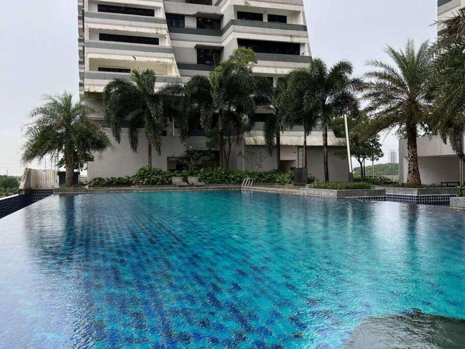 Meridinmedini Familytrip 5Min To Legoland By Vdo Homestay Nusajaya  Exterior photo
